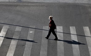 Lockdown: Απαγόρευση κυκλοφορίας από τις 12.30 προκρίνει η κυβέρνηση
