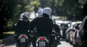 Τρίκαλα: Κυκλοφορούσαν στην πόλη με τέιζερ, μαχαίρι και κάνναβη - Τρεις συλλήψεις 
