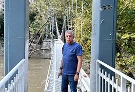 Η Περιφέρεια Θεσσαλίας ανακατασκευάζει την κρεμαστή γέφυρα της Αγ.Παρασκευής Τεμπών