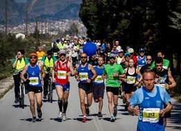 Ο Β. Τσιτσάνης στα μετάλλια του φετινού ημιμαραθωνίου 