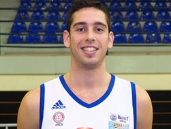 Aνανέωσε και δόθηκε δανεικός ο Καμαριώτης 