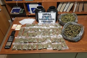 Συνελήφθη 27χρονος έμπορος ναρκωτικών-Έκρυβε σε γκαράζ 51 συσκευασίες με 1 κιλό κάνναβης