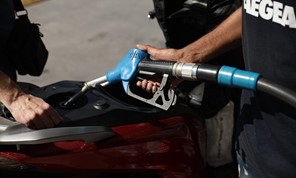 Καύσιμα: Στα ύψη η τιμή της βενζίνης – "Φλερτάρει" με τα 2 ευρώ στα Τρίκαλα 