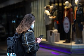 Σταδιακή χαλάρωση των περιορισμών μετά το Πάσχα – Τι θα γίνει με τα sms