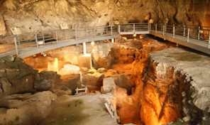 Kλειστός ο αρχαιολογικός χώρος του σπηλαίου Θεόπετρας 