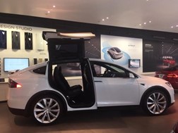 Οδηγώντας ένα Tesla στις ΗΠΑ – Η εμπειρία ενός Τρικαλινού