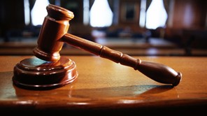 Στο εδώλιο κατηγορούμενοι Τρικαλινοί για διπλώματα οδήγησης στο σπίτι με 2.500€