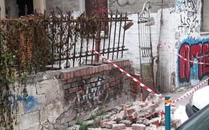 Λάρισα: Νεκρός 22χρονος που καταπλακώθηκε από τοίχο στο κέντρο της πόλης
