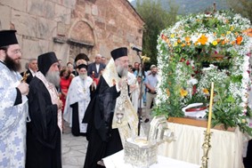 Με λαμπρότητα ο Εσπερινός για τα "εννιάμερα της Παναγίας" στην Πόρτα Παναγιά