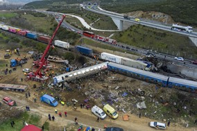 "Οι ένοχοι πρέπει να τιμωρούνται" - Συγκέντρωση διαμαρτυρίας στην Αθήνα για το δυστύχημα των Τεμπών