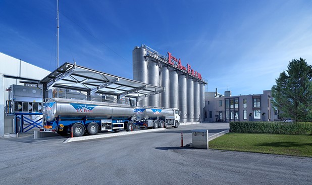 Η γαλακτοβιομηχανία LA Farm πέρασε στον Βαγγέλη Πλεξίδα