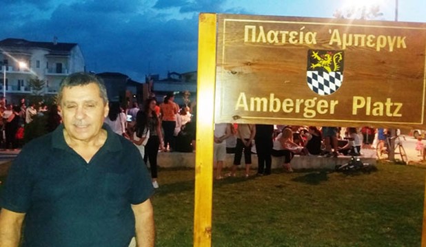 Σημείο αναφοράς η πινακίδα της πλατείας Αμπεργκ