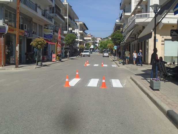 Διαγραμμίσεις και ασφαλτοστρώσεις δρόμων στην Καλαμπάκα 