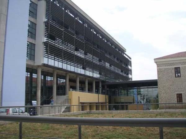 Φάρσα το τηλεφώνημα για βόμβα στα Δικαστήρια Τρικάλων