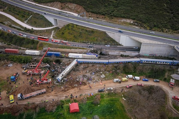 Τέμπη: Η παρέμβαση της εισαγγελίας και η θέση των συγγενών θυμάτων